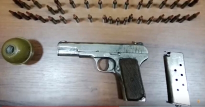 Ատրճանակ, հրացաններ, նռնակներ․ ոստիկանության բաժիններում ապօրինի զենքեր են կամավոր հանձնվել. ՏԵՍԱՆՅՈՒԹ