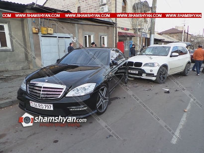 Ավտովթար Երևանում. BMW X5-ը բախվել է կայանված Mercedes-ին. ՖՈՏՈՌԵՊՈՐՏԱԺ, ՏԵՍԱՆՅՈՒԹ
