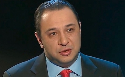 Խորհուրդ եմ տալի շատ արագ գրել դիմումներ եւ հեռանալ զբաղեցրած պաշտոններից կամ էլ վայր դնել մանդատները. Արա Վարդանյան
