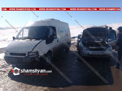 Ավտովթար Սյունիքի մարզում. բախվել են Opel-ն ու Ford Transit-ը. կան վիրավորներ. Ճանապարհը եղել է անցանելի. ՖՈՏՈՌԵՊՈՐՏԱԺ, ՏԵՍԱՆՅՈՒԹ