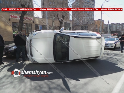 Ավտովթար Երևանում. 36-ամյա վարորդը Toyota Land Cruiser Prado-ով բախվել է կայանված Nissan-ին և կողաշրջվել. պատճառը մեկ այլ վարորդի կողմից վթարային իրավիճակ ստեղծելն է եղել. ՖՈՏՈՌԵՊՈՐՏԱԺ, ՏԵՍԱՆՅՈՒԹ