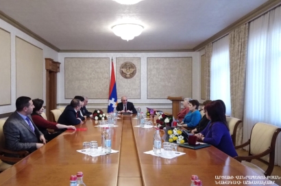 Բակո Սահակյանը պետական պարգևներ և պատվավոր կոչումների վկայականներ է հանձնել Արցախի կենսագործունեության տարբեր բնագավառներում հաջողություններ արձանագրած մի խումբ անձանց