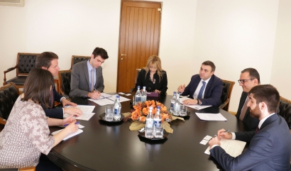 ՀՀ էկոնոմիկայի նախարարն ընդունել է Հայաստանում Ֆրանսիայի դեսպան Ժոնաթան Լաքոտին