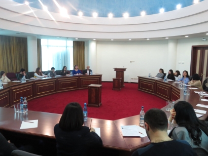 ԱՀ Մարդու իրավունքների պաշտպանը, «Դեմոկրատիան այսօր» հասարակական կազմակերպության ծրագրերի շրջանակներում, հանդիպում է ունեցել Արցախի և ՀՀ Տավուշի մարզի մի խումբ երիտասարդների հետ