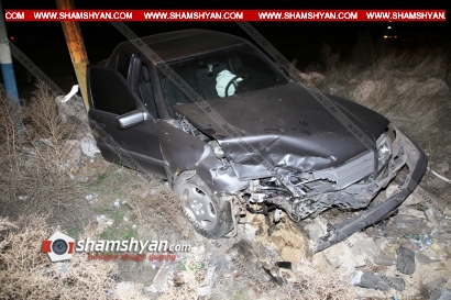 Ավտովթար Երևանում. բախվել են Hyundai Elantra-ն ու Mercedes-ը, Mercedes-ն էլ բախվել է քարերին. կան վիրավորներ. ՖՈՏՈՌԵՊՈՐՏԱԺ, ՏԵՍԱՆՅՈՒԹ