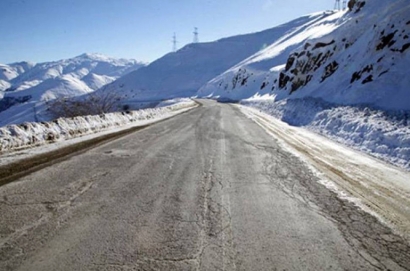 ՀՀ տարածքում ավտոճանապարհները հիմնականում անցանելի են, Լարսը բաց է միայն բեռնատարների համար