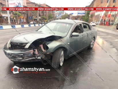 Ավտովթար Երևանում. Nissan-ը բախվել է բետոնե բաժանարար հատվածին և կողաշրջվել. վարորդին առաջինը օգնության են հասել «Տիտան Պետրոլ» բենզալցակայանի աշխատակիցները. ՖՈՏՈՌԵՊՈՐՏԱԺ, ՏԵՍԱՆՅՈՒԹ