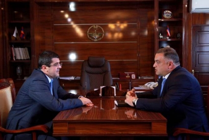 Արայիկ Հարությունյանը հանդիպում է ունեցել Ստեփանակերտի քաղաքապետի հետ