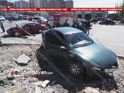 Ավտովթար Երևանում. բախվել են Rover-ը, Opel-ն ու Hyundai Sonata-ն. կա 4 վիրավոր. օպերատիվ են գործել փրկարարները, բժիշկներն ու ճանապարհային ոստիկանները. ՖՈՏՈՌԵՊՈՐՏԱԺ, ՏԵՍԱՆՅՈՒԹ