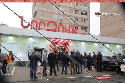 Դանակահարություն Երևանում. Դավիթաշենում գործող «Նոր Զովք» սուպերմարկետի մոտից 24-ամյա և 40-ամյա երիտասարդները դանակահարված վիճակում տեղափոխվել են հիվանդանոց. ըստ բժշկի, նրանք ի վիճակի չեն բացատրություն տալու