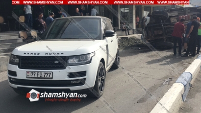 Խոշոր ավտովթար Երևանում. ավազով բարձված ЗИЛ-ը բախվել է բետոնե պատնեշին, կողաշրջվելով հարվածել Range Rover-ին ու Iveko-ին. ЗИЛ-ը կողաշրջվել է. ՖՈՏՈՌԵՊՈՐՏԱԺ, ՏԵՍԱՆՅՈՒԹԵՐ