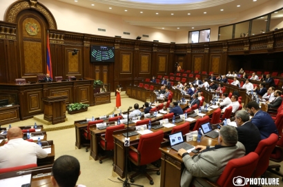 ԱԺ-ն 1-ին ընթերցմամբ ընդունեց բաց տարածքներում դիմակներ ունենալու պահանջին չենթարկվելու դեպքում պատժաչափը 10,000 դրամ սահմանելու մասին նախագիծը. Tert.am