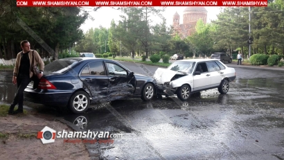 Ավտովթար Աբովյան քաղաքում. ճակատ-ճակատի բախվել են Mercedes-ն ու 099-ը. կան վիրավորներ. ՖՈՏՈՌԵՊՈՐՏԱԺ, ՏԵՍԱՆՅՈՒԹ