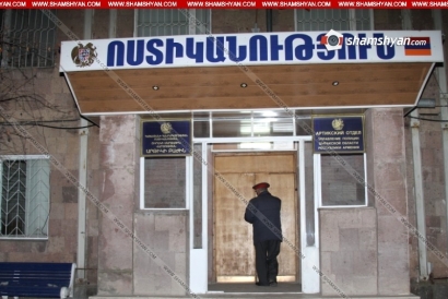 Արթիկի ոստիկանները տաք հետքերով հայտնաբերել են ՀՀ ՊՆ ծառայողին, ով կասկածվում է 10 մլն դրամ և 3 մլն դրամ արժողության ոսկյա զարդեր գողանալու մեջ. նրա մոտ հայտնաբերվել է ծառայակցի ատրճանակը. ՏԵՍԱՆՅՈՒԹ