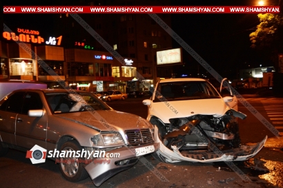 Ավտովթար Երևանում. բախվել են Mercedes B Class-ը և Mercedes C Class-ը. կան վիրավորներ. ՖՈՏՈՌԵՊՈՐՏԱԺ, ՏԵՍԱՆՅՈՒԹ
