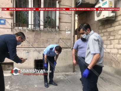 Արտակարգ դեպք Երևանում. բարձրահարկ շենքի մուտքում և բակում հայտնաբերվել են արնանման հետքեր. կա վիրավոր. հավաքվածներն ասում են՝ հնչել են կրակոցներ. ՖՈՏՈՌԵՊՈՐՏԱԺ, ՏԵՍԱՆՅՈՒԹ