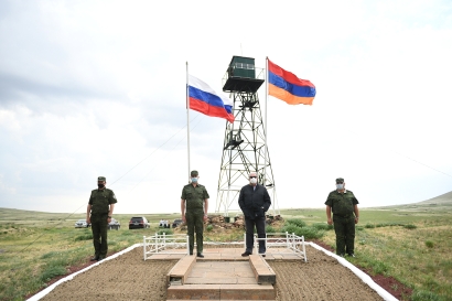 Սահմանին ծածանվող Հայաստանի և Ռուսաստանի պետական դրոշները մեր բարեկամական հարաբերությունների խորհրդանիշն են. ՀՀ Նախագահ. ՖՈՏՈՌԵՊՈՐՏԱԺ