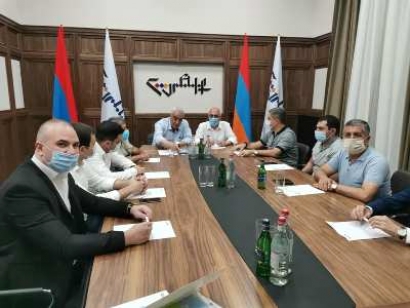 «Հայրենիք-ի գրասենյակում կայացել է Արցախյան հակամարտության կարգավորման ներկա միտումների վերաբերյալ փակ քննարկում