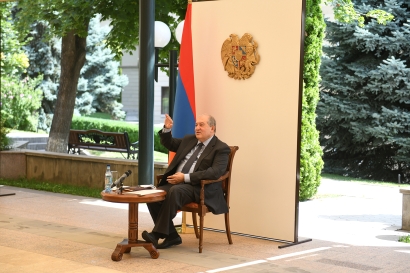 Արմեն Սարգսյանը հյուրընկալել է Հայաստանում Հնդկաստանի արտակարգ և լիազոր դեսպան Կիշան Դան Դևալին