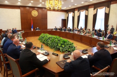 Արցախի Հանրապետության նախագահ Արայիկ Հարությունյանի գլխավորությամբ տեղի է ունեցել ԱՀ Կառավարության անդրանիկ նիստը