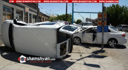 Խոշոր ավտովթար Արարատի մարզում. Toyota-ն բախվել է կայանված Opel-ին. վերջինը կողաշրջվել է. կա վիրավոր. ՖՈՏՈՌԵՊՈՐՏԱԺ, ՏԵՍԱՆՅՈՒԹ