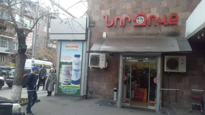 3 անչափահասներից բաղկացած ընտանիքը կորցրել է հանգիստը. պատճառը՝ «Նոր Զովք» սուպերմարկետների ցանցի միս-բանջարեղենի վաճառակետն է. ՖՈՏՈՌԵՊՈՐՏԱԺ