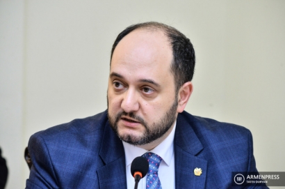 Որոշել եմ «սեռական դաստիարակություն» առարկա նախատեսելու վերաբերյալ սուտ տեղեկություն տարածողների դեմ հայց հարուցել. փոխհատուցման գումարով էլ մանկապարտեզներից մեկի համար գույք կգնեմ․ ԿԳՄՍ նախարար