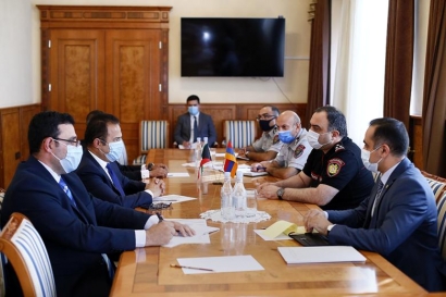 Ոստիկանության պետն ընդունել է Հայաստանում Քուվեյթի արտակարգ և լիազոր դեսպանին. ՖՈՏՈՌԵՊՈՐՏԱԺ, ՏԵՍԱՆՅՈՒԹ