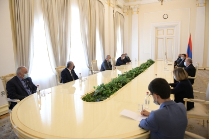Նախագահ Արմեն Սարգսյանը հյուրընկալել է Արցախի Հանրապետության Ազգային ժողովի պատվիրակությանը. ՖՈՏՈՌԵՊՈՐՏԱԺ