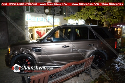 Ավտովթար Երևանում. բախվել են Range Rover-ն ու Chevrolet-ն, Range-ն էլ դուրս է եկել երթեկելի գոտուց և հայտնվել հետիոտնի համար նախատեսված մայթին. ՖՈՏՈՌԵՊՈՐՏԱԺ, ՏԵՍԱՆՅՈՒԹ