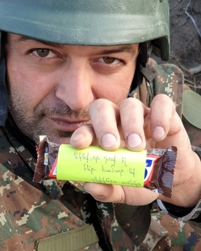 «Ձեր ուղարկած սերը, ջերմությունն ու սնիկերսները հասնում է մեզ. Մենք էլ խոստանում ենք վերադառնալ ու հազարապատիկը տալ....»․ Արսեն Սաֆարյանը՝ առաջնագծից. ՖՈՏՈՌԵՊՈՐՏԱԺ