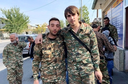 Բողոքի ակցիայից՝ առաջնագիծ. ՌԴ մեկնել ցանկացողները ջոկատ են կազմել և մեկնել Արցախ. ՖՈՏՈՌԵՊՈՐՏԱԺ, ՏԵՍԱՆՅՈՒԹ. 168.am