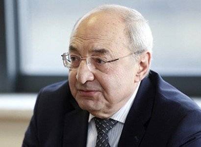 Այս կառավարությունը պետք է հրաժարական տա՝ բանակին հանձնելով ողջ իշխանությունը. Վազգեն Մանուկյան