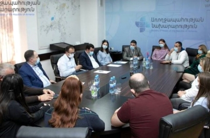 Արսեն Թորոսյանը հանդիպել է վիրավոր զինվորներին բուժող արտասահմանցի հայ բժիշկների հետ