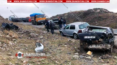 Խոշոր ավտովթար Սյունիքի մարզում. բախվել են Mercedes-ը, Volkswagen-ը և բեռնատար DAF-ը. կա վիրավոր. ՖՈՏՈՌԵՊՈՐՏԱԺ, ՏԵՍԱՆՅՈՒԹ