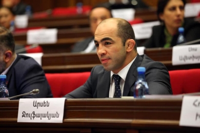 Արսեն Ջուլֆալակյան. Ինչու՞ ենք մենք պատմությունը զուտ կարդում, այլ ոչ վերլուծում ու դասեր քաղում