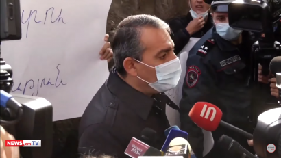 «Հեսա կասեի՝ դավաճանն ով է, այ տղա». պատգամավոր Արմեն Խաչատրյանը` ակցիայի մասնակցին․ NEWS.am․ ՏԵՍԱՆՅՈՒԹ
