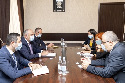 ՀՀ զինվորական դատախազը «Human Rights Watch» կազմակերպության ներկայացուցչի հետ քննարկել է Ադրբեջանում գերեվարված հայ ռազմագերիների և քաղաքացիական անձանց իրավունքների պաշտպանության խնդիրները. ՖՈՏՈՌԵՊՈՐՏԱԺ