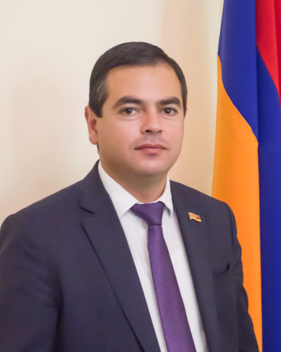 Ազգային ժողովի պատգամավորի օգնականը դիմել է Ոստիկանություն և հայտնել՝ դանակը պահել են իր պարանոցին ու սպառնացել