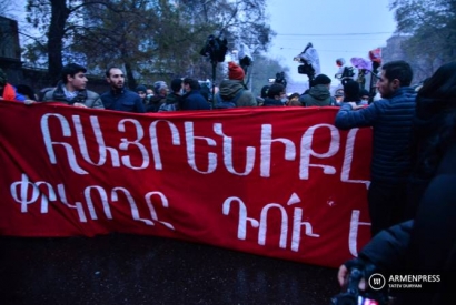 Քաղաքացիներն «արժանապատվության երթ» են անում՝ պահանջելով Նիկոլ Փաշինյանի հրաժարականը․ Ուղիղ
