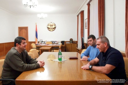 Արցախում իրականացրած մի շարք ծրագրերի համար Արայիկ Հարությունյանը վնասվածքաբան-օրթոպեդ Վրեժ Մանուկյանին պարգևատրել է Երախտագիտության մեդալով