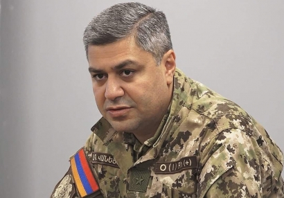 Իսկ այսօր շնորհավորենք մեր բանակին, կամավորներին, պահեստազորին. նրանք մեր հերոսներն են: Խոնարհում մեր զոհերի, մեր լույս տղաների հիշատակին: