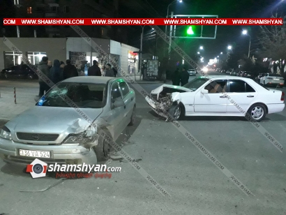 Ավտովթար Արմավիր քաղաքում․ բախվել են Mercedes-ն ու Opel Astra-ն. կան վիրավորներ․ ՖՈՏՈՌԵՊՈՐՏԱԺ