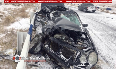 Խոշոր ավտովթար Շիրակի մարզում. բախվել են Mercedes-ն ու ԳԱԶ-3302-ը. վերջինս կողաշրջվել է, Mercedes-ը վերածվել է մետաղե ջարդոնի, կան վիրավորներ. ՖՈՏՈՌԵՊՈՐՏԱԺ, ՏԵՍԱՆՅՈՒԹ