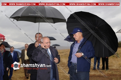 Հայաստանը կամաց-կամաց վերածվում է խելակորույս աշխարհի. քաղաքացիները ուզում են դիմել «Իմ քայլ»-ի պատգամավորներին՝ մեկ օր հայտարարեն «Անձրևանոցի օր».ՖՈՏՈՌԵՊՈՐՏԱԺ