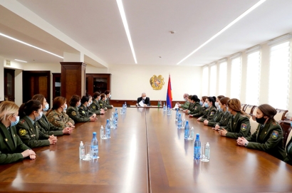 Պաշտպանության նախարարը հանդիպել է ռազմաուսումնական հաստատությունների 2018-2020 թթ. իգական սեռի շրջանավարտների հետ