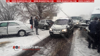 Ճանապարհի մերկասառույցի պատճառով շղթայական ավտովթար է տեղի ունեցել Կոտայքի մարզում. բախվել են BMW-ն, Mercedes-ը, Opel-ը, ВАЗ 2107-ը, ВАЗ 21015-ը և 2 Ford Transit. ՖՈՏՈՌԵՊՈՐՏԱԺ