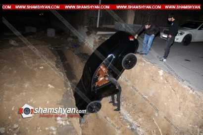 Ավտովթար Երևանում. 32-ամյա վարորդը կառուցապատող ընկերության անփութության ու անպատասխանատվության հետևանքով Bentley-ով կախված վիճակում հայտնվել է փոսում. ՖՈՏՈՌԵՊՈՐՏԱԺ, ՏԵՍԱՆՅՈՒԹ