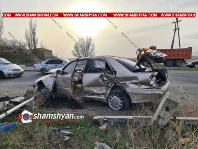 Խոշոր ավտովթար Կոտայքի մարզում. Mercedes-ը շշերի գործարանի մոտ բախվել է կամրջի բետոնե հենապատին, այնուհետև՝ ծառին. կան վիրավորներ. ՖՈՏՈՌԵՊՈՐՏԱԺ, ՏԵՍԱՆՅՈՒԹ