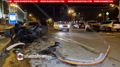 Խոշոր ավտովթար Երևանում. բախվել են 3 Mazda և Honda Fit մակնիշի ավտոմեքենաները. կա 5 վիրավոր. ՖՈՏՈՌԵՊՈՐՏԱԺ, ՏԵՍԱՆՅՈՒԹ